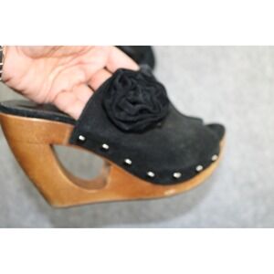 Jessica Bennett JPalmer 6.5 Black Suede Peep Toe Wedge Flower Accent Platform
